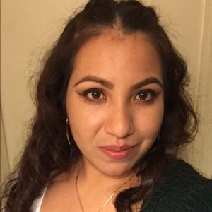 Meet your Posher, Beatriz